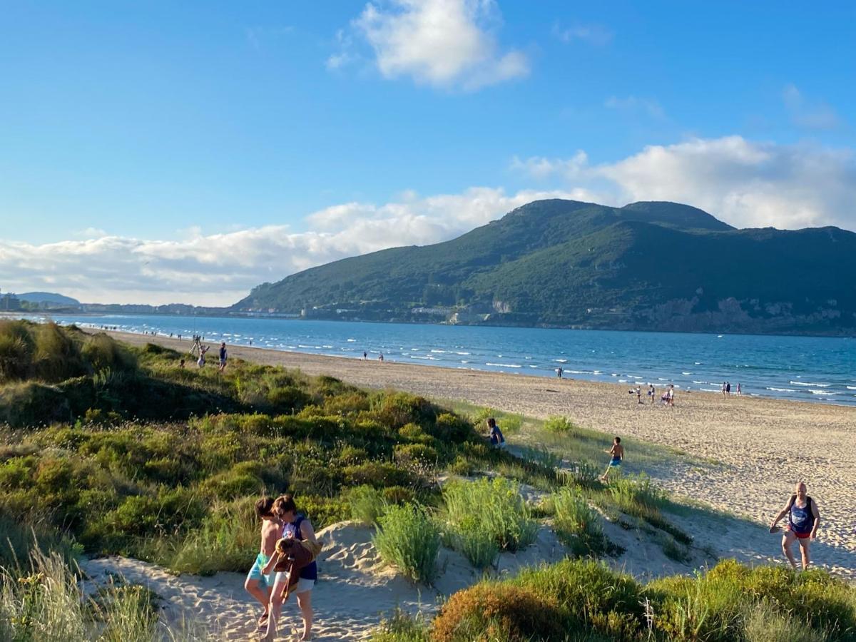 Piso Primera Linea De Playa Ларедо Екстер'єр фото